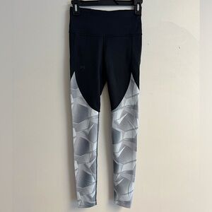 Under Armour Leggings in Black and Grey. Size XS/S.